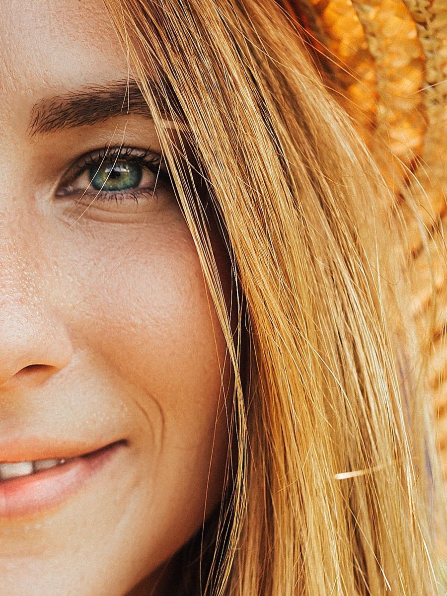 Visage souriant et détendu